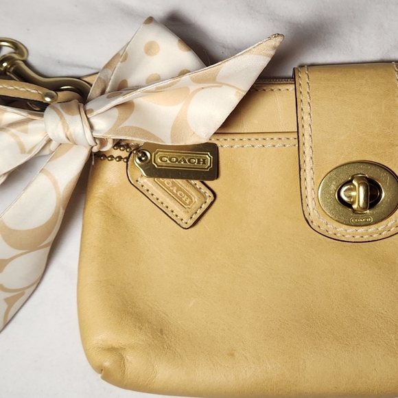 Y2k‎ Coach Leather Turnlock Wristlet Camel/Gold - Picture 1 of 9